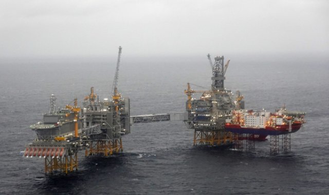 Vista aérea de cinco plataformas sobre el campo petrolero Johan Sverdrup, en el Mar del Norte, a unos 140 kilómetros al oeste de la ciudad de Stavanger, Noruega. Archivo