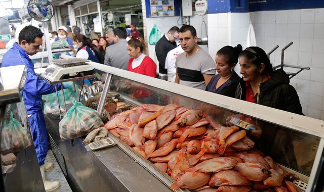 Venta de pescado. Colprensa