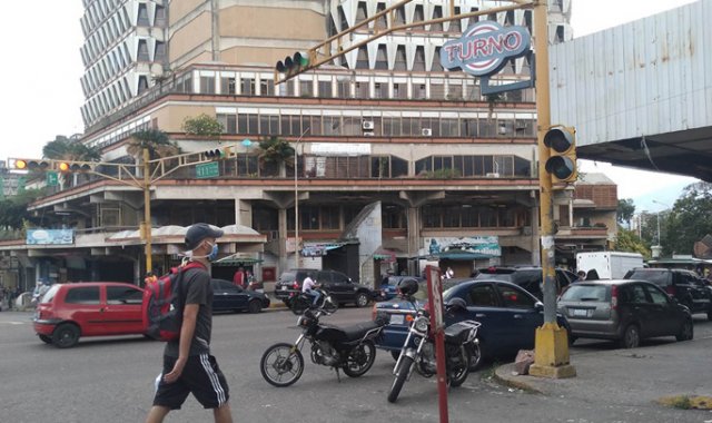 El gobierno venezolano anunció salario 5,2 dólares mensuales y precios regulados para una canasta básica cercana a los 300 dólares.
Eilyn Cardozo