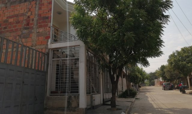 El asesino de Flórez Vanegas se trepó y logró subir hasta el segundo piso, donde se robó algunas pertenencias.
 Laura Serrano