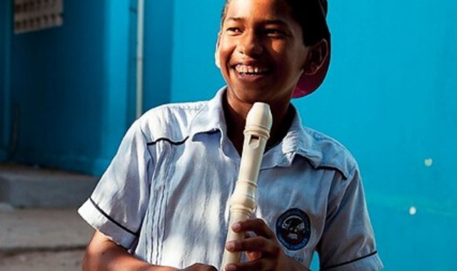 La Fundación asume la formación musical remota para llegar al seno de los hogares de diez mil beneficiarios. Colprensa.