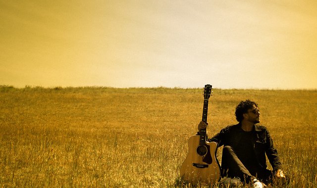 El cantante no ha parado en medio del aislamiento social, presentando su música en vivo. Colprensa.