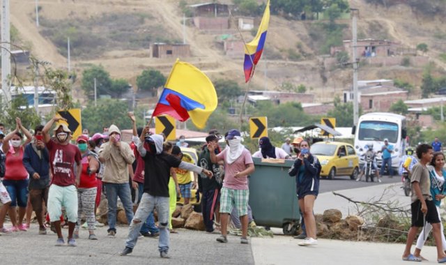 Vecinos de la invasión La Fortaleza y de otros sectores cerraron la vía para reclamar a las autoridades de Cúcuta, de Norte de Santander y del Gobierno Nacional. 
 Juan Pablo Cohen