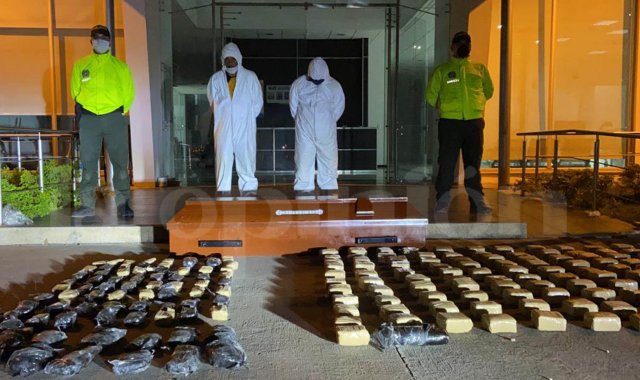 Carroza fúnebre con droga.  Cortesía para La Opinión