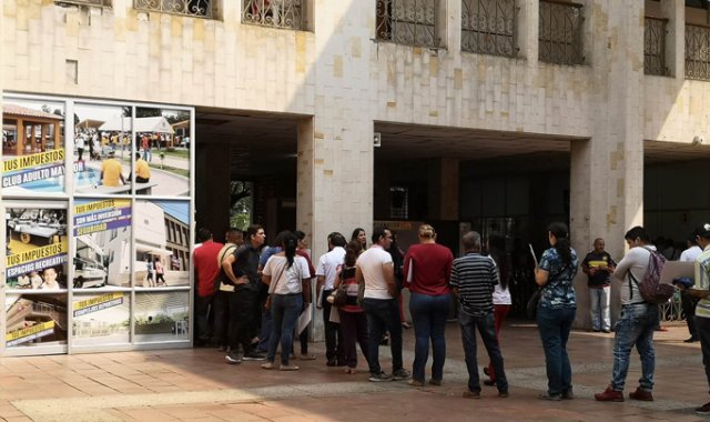 Los principales tributos que la Secretaría de Hacienda cuantifica son el predial unificado, el pago de Industria y Comercio, y el impuesto por circulación y tránsito. Archivo