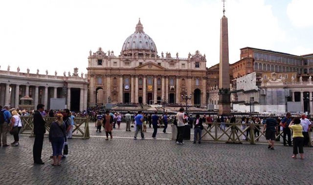 La Basílica de San Pedro del Vaticano ha abierto sus puertas a turistas y peregrinos. Colprensa