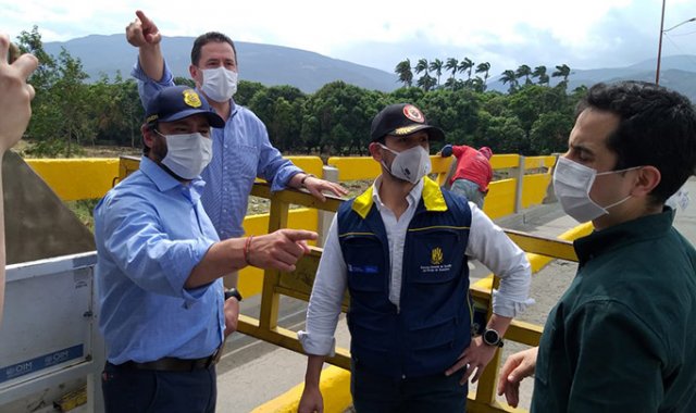 Se revisaron los protocolos implementados en los corredores humanitarios. Twitter @MinDefensa