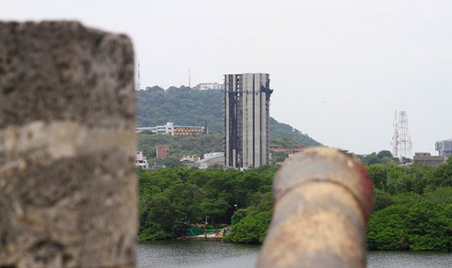 Vista del edificio Aquarela desde el Castillo de San Felipe Barajas.  Colprensa