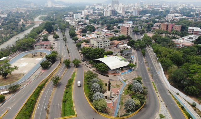 Panorámica de Cúcuta, en donde se resalta su verdor y su extensión acelerada como un pulpo extendiendo sus brazos hacia el área metropolitana. La Opinión