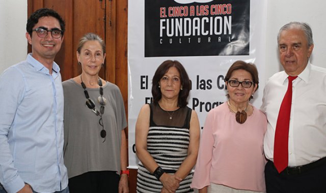 La fundación cultural organiza conferencias y foros sobre diversos temas académicos. En la fotografía se encuentran Jorge Cristo, Liliana Vergel, Carmenza Saldías, Esperanza Paredes y Patrocinio Ararat. Archivo