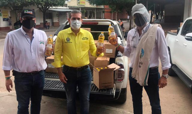 Palnorte en la entrega del aceite. Cortesía