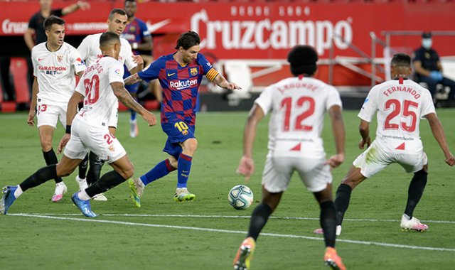 El astro argentino, Lionel Messi, tendrá que esperar hasta la otra jornada para buscar su gol 700 como jugador profesional.  AFP
