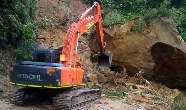 Un derrumbe se registró en el kilómetro 114+0759, sector de Las Canoas o Paso del Burro, este lunes festivo. Cortesía