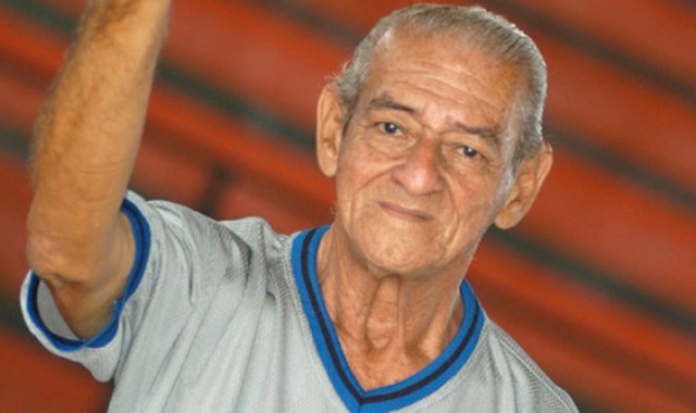 Luego del suramericano de baloncestento 1955 Abdénago Moros fue capacitado y posteriormente acreditado por la FIBA. Archivo La Opinión