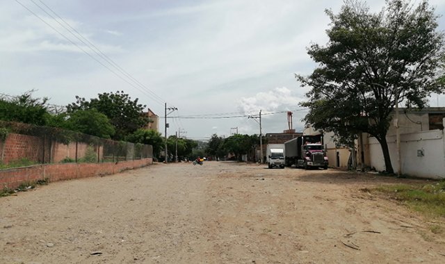 En esta calle del barrio La Ínsula fue asesinado José Isidro Merchán Ortega, quien se dedicaba a la compra y venta de autopartes. La Opinión