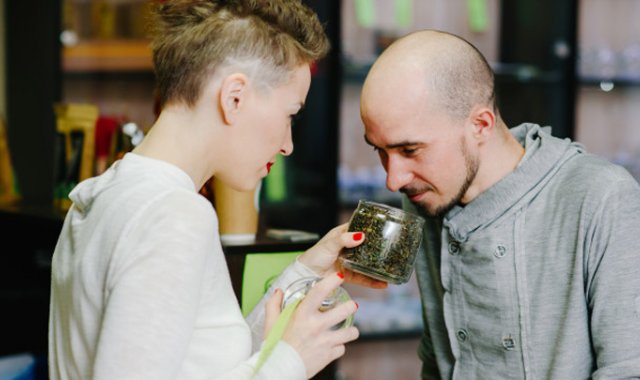 La anosmia es un síntoma que ayuda a establecer el diagnóstico de la COVID-19.