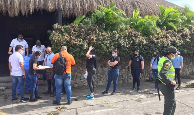 En esta oportunidad recibieron el apoyo 300 personas entre trabajadores de logística, meseros, oficios varios y empleados de moteles. Cortesía