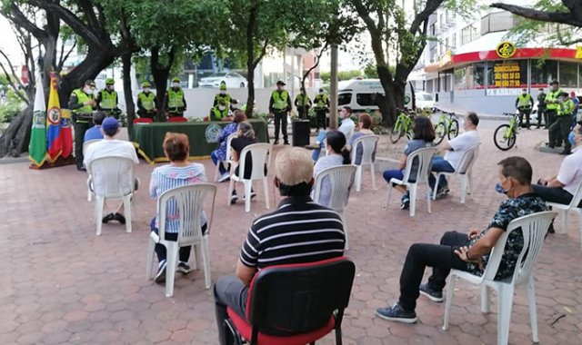La Policía Nacional ha venido haciendo encuentros comunitarios en los barrios de la ciudad, con el fin de escuchar las problemáticas que más aquejan a los ciudadanos en materia de seguridad y convivencia ciudadana. Cortesía