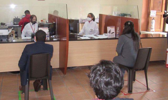 Los comerciantes poco a poco hicieron el proceso de renovación del registro mercantil. Roberto Ospino