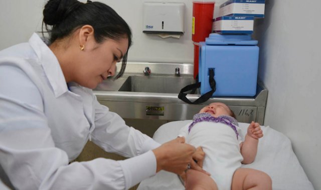 La cobertura de vacunación triple viral en la región, que es del 100%, y la mayor inversión en la salud pública fueron los factores que mejoraron y jalonaron el resultado de Cúcuta en el índice de competitividad. Archivo