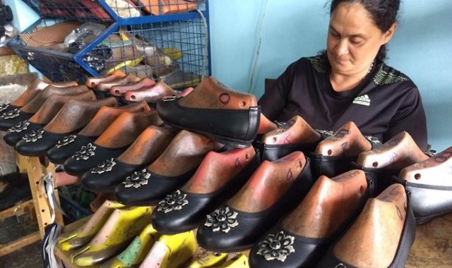 El 40 % de los créditos fueron solicitados por microempresas del sector comercio, el 17,9 % para actividades profesionales, científicas y técnicas, y el 17 % para las industrias manufactureras. Archivo