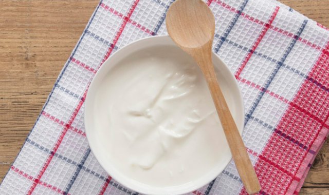 Los probióticos se consiguen en el yogurt. la kombucha, las ceitunas y en el queso crudo. Freepik.es