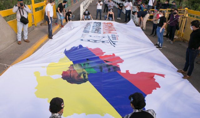 Llegaron con una imagen gigantesca de Nelson Mandela. Juan Pablo Cohen