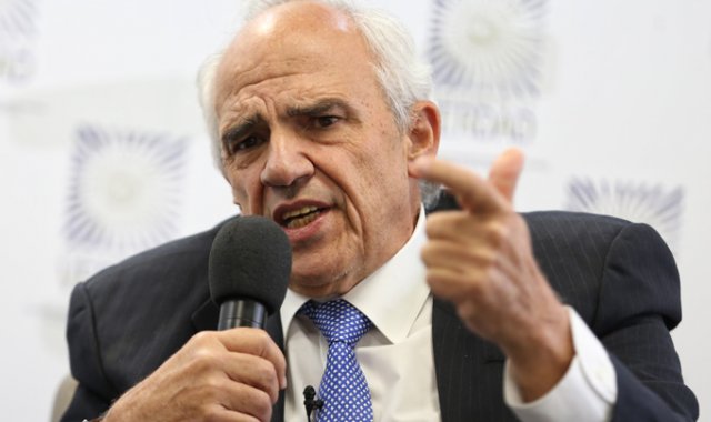 El expresidente Ernesto Samper opinó en Twitter sobre elimina el cargo que ocupa Marta Lucía Ramírez. Colprensa