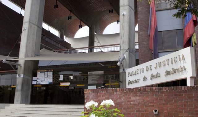 Los jueces y abogados sancionados deberán cumplir las penalidades impuestas por faltar a sus clientes entre otras acciones que atentan contra la ética laboral. Alfredo Estévez