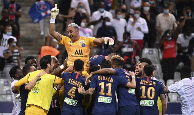 Keylor Navas fue la figura del psg al atajar el sexto penal del Lyon al burkinés Bertrand Traoré.Permitiendo ganar la serie de tiros desde el punto blanco 6-5.  AFP