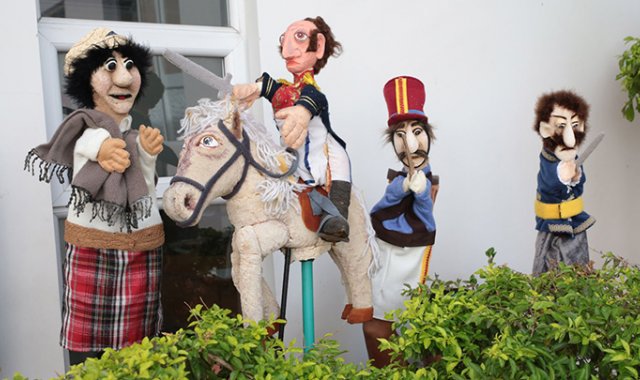 La función cuenta con dos escenografías, además de telones, sonidos y luces. Archivo / La Opinión