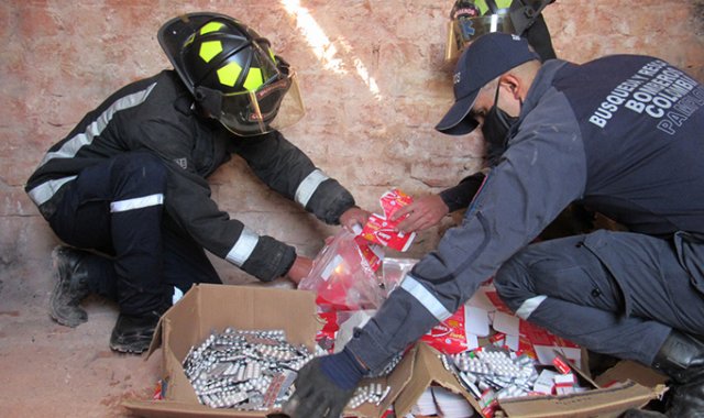 La Policía con ayuda de los bomberos incineraron y destruyeron medicamentos, estupefacientes y armas blancas. Roberto Ospino