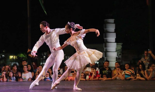 Participan 450 bailarines nacionales e internacionales, provenientes de Venezuela, México, Chile, Argentina, Perú, España, Panamá, Estados Unidos, El Salvador, Brasil y Colombia, Cortesía