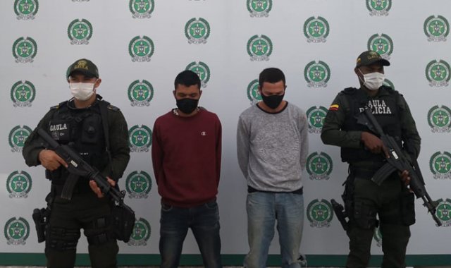 Las autoridades conocieron que estos dos hombres venían haciendo exigencias económicas desde hacía varios meses. Policía Nacional