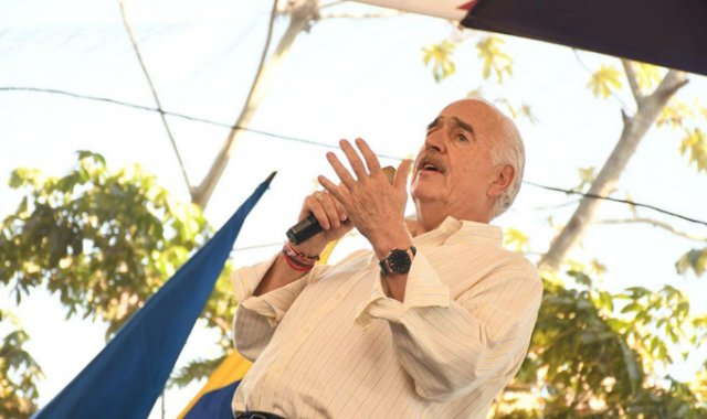 La postura de Pastrana es contraria a la de mayoría de los partidos, incluyendo su propio, el Conservador. Colprensa