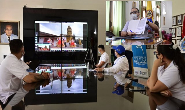 La celebración de los convenios para la cultura se llevó a cabo de manera virtual y en la misma también participó el viceministro de la Cultura, José Ignacio Argote López. El gobernador Silvano Serrano muestra el convenio suscrito. Cortesía