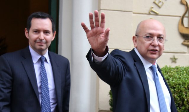 Jorge Perdomo y Eduardo Montealegre recientemente denunciaron a Uribe ante la Corte Suprema de Justicia como autor por omisión de las masacres de La Granja y El Aro, cometidas cuando era gobernador de Antioquia.  Colprensa