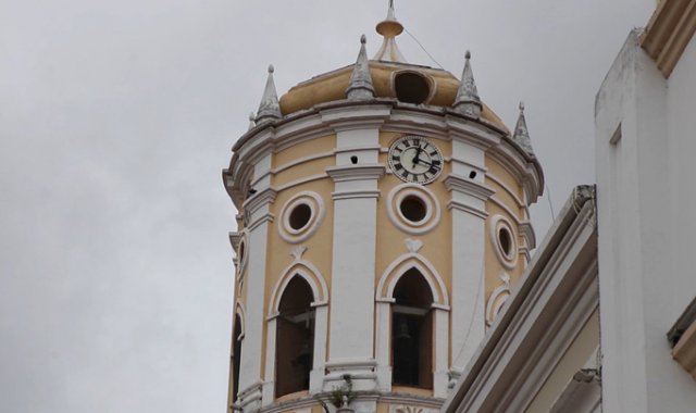 En el marco de la celebración de los 450 años de Ocaña se trabaja en el arreglo del centenario reloj de la catedral de Santa Ana. Cortesía