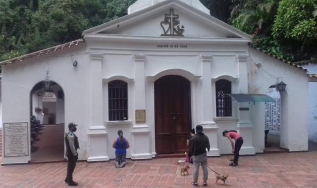 Los feligreses en Ocaña solicitan la apertura del santuario. Archivo
