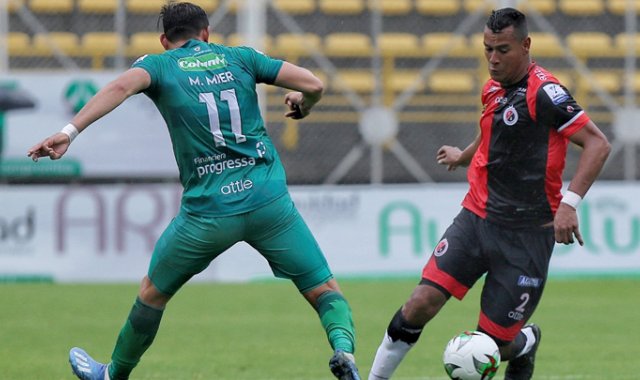 A la fecha, el club no tiene una notificación que le impida jugar.  Archivo