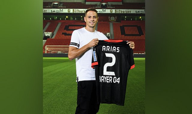 Santiago Arias nuevo jugador del Bayer Leverkusen.  Cortesía @bayer04_en
