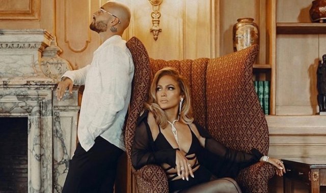 Jennifer López es la ‘jefa’ y Maluma es un agente encubierto que llevaba adelante una investigación.  Tomada de Instagram