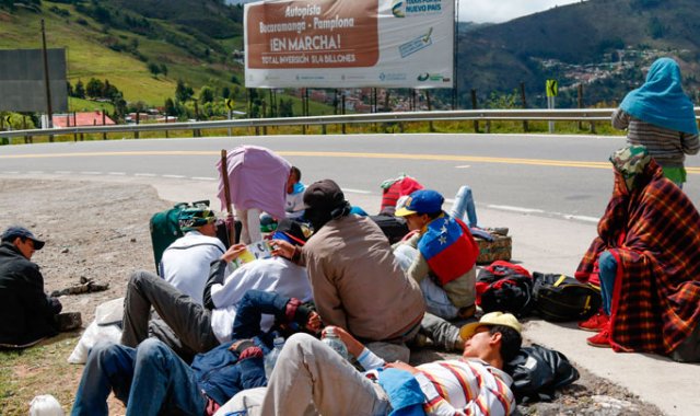 El funcionario departamental reconoce el apoyo que la Diócesis de Cúcuta, Cámara de Comercio  y gremios han brindado y pueden seguir facilitando para la atención de los migrantes venezolanos. Archivo La Opinión