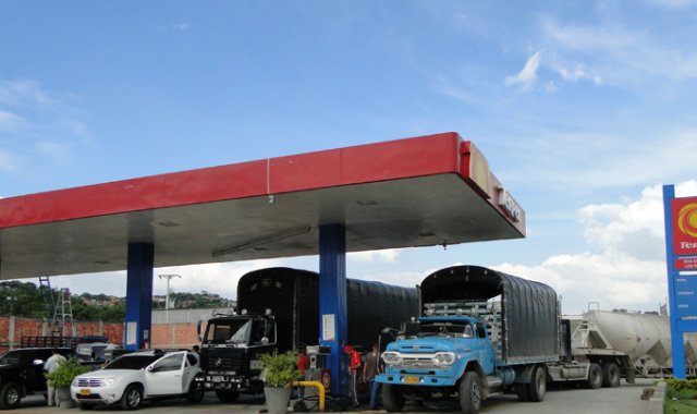 Según María Eugenia Martínez, directora del gremio, haciendo legal el envío de gasolina a los estados fronterizos se frena el delito del contrabando. Archivo