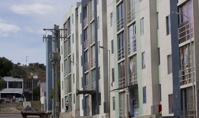 En el sector, varias luminarias están dañadas. Luis Alfredo Estévez/ La Opinión