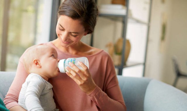 Los cólicos y los problemas de alimentación relacionados afectan a entre el 10% y el 40 % de los bebés, y los problemas son más frecuentes a las seis semanas. Cortesía