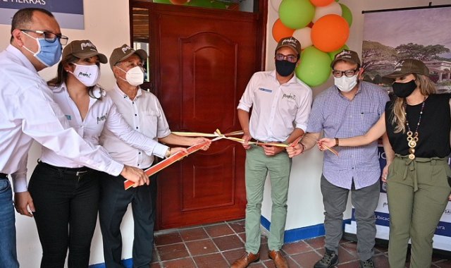 Las autoridades inauguraron ayer la Oficina de Tierras  en Sardinata, la primera en el departamento. Cortesía para La Opinión