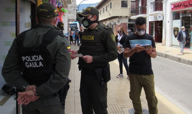 Unidades del Gaula y de estación de Policía adelantan jornadas de prevención contra la extorsión.   Cortesía