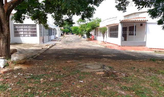 Los vecinos del sector auxiliaron a Christian Santos, de 30 años, y posteriormente la Policía la trasladó a la Unidad Básica de La Libertad, donde murió. La Opinión