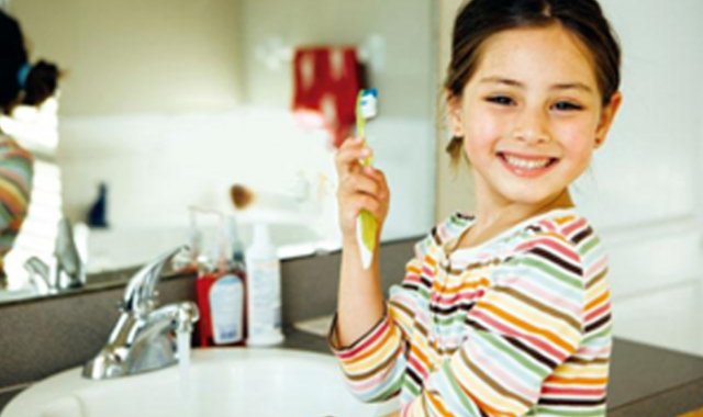 Una de las recomendaciones es que los niños eviten el consumo de dulces entre comidas. Cortesía